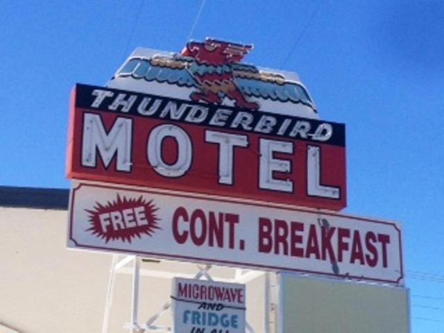 Thunderbird Motel Бишоп Экстерьер фото