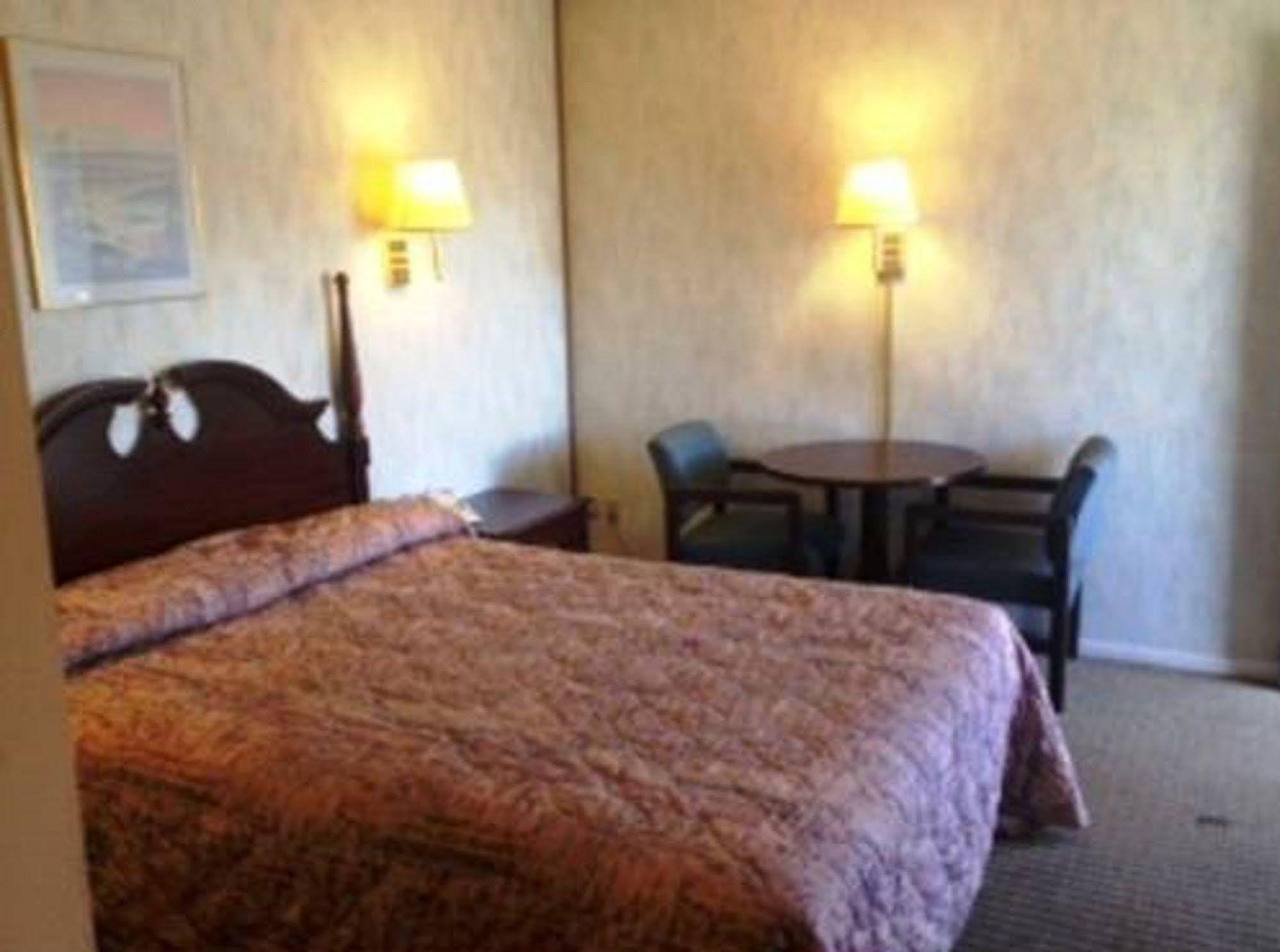 Thunderbird Motel Бишоп Экстерьер фото