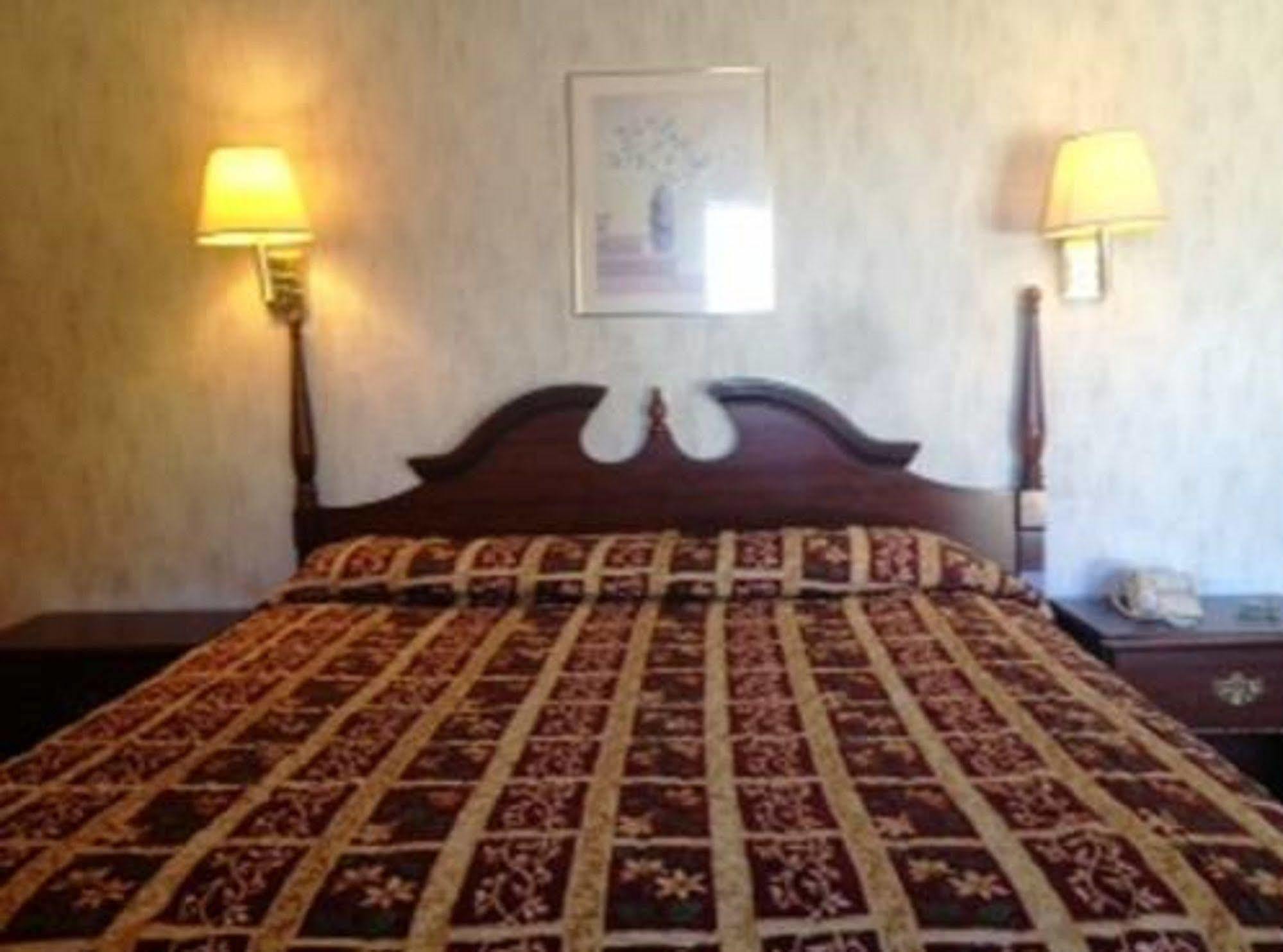 Thunderbird Motel Бишоп Экстерьер фото